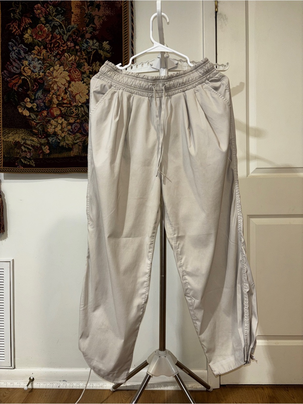 Athleta Size 16 Beige Utility Parachute Pants Adjustable Bungee Hem